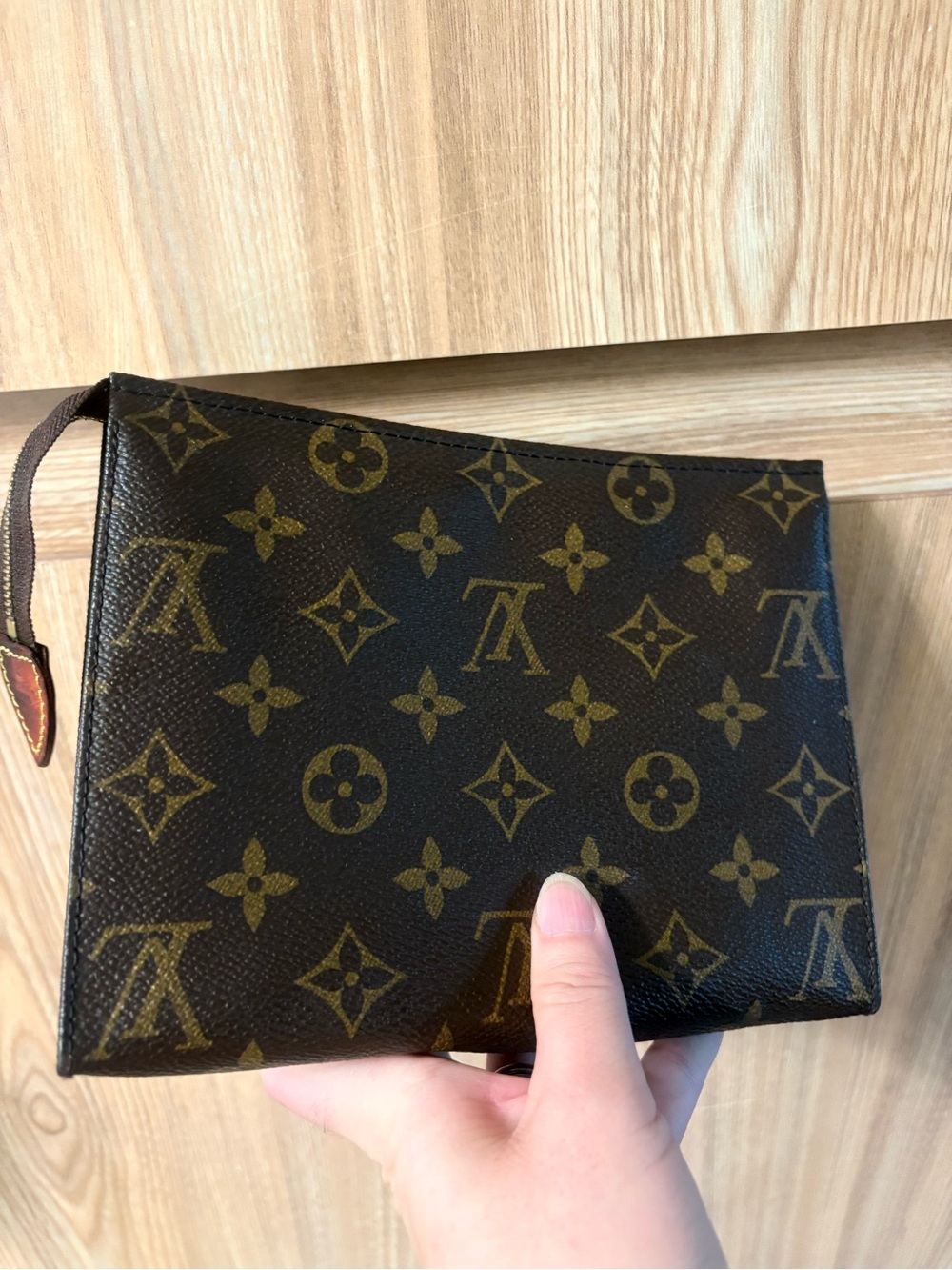 Authentic Louis Vuitton Toiletry Pouch 19 Brown Canvas Monogram Coated - Picture 4 of 11